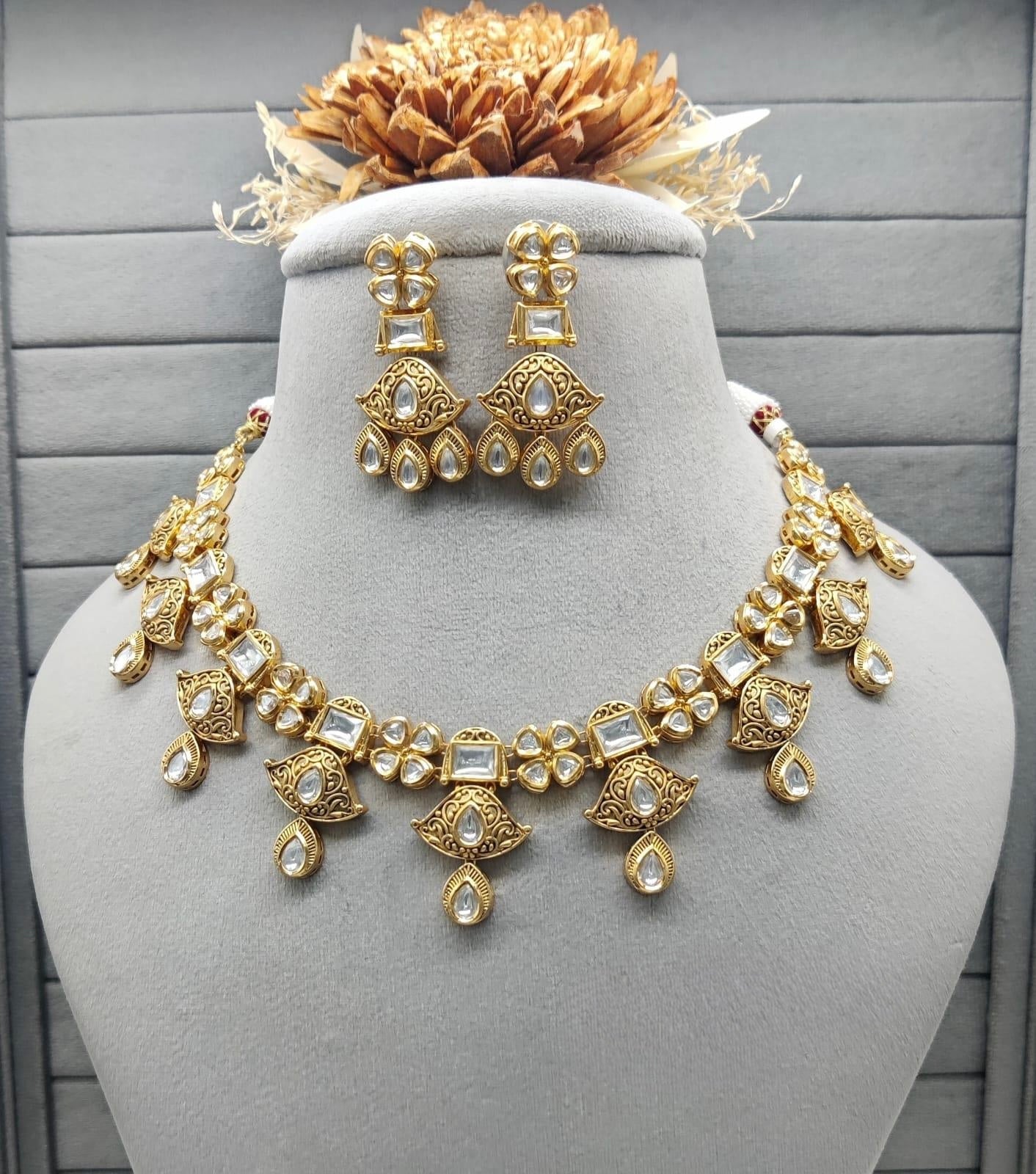 Kundan necklace with earrings - Aanyaroop